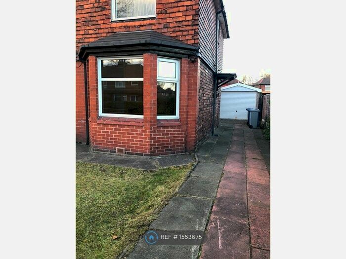 3 Bedroom Semi-Detached House To Rent In Kings Road, Manchestrr, M32
