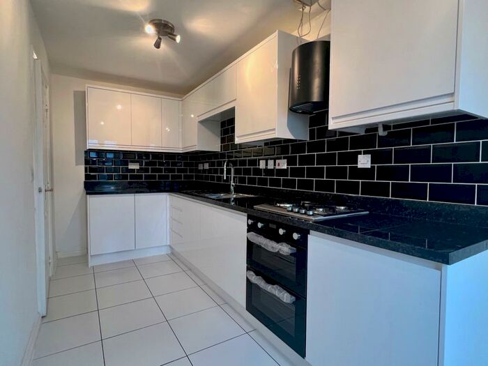 4 Bedroom Town House To Rent In Myrtle Close, Sheffield, S2