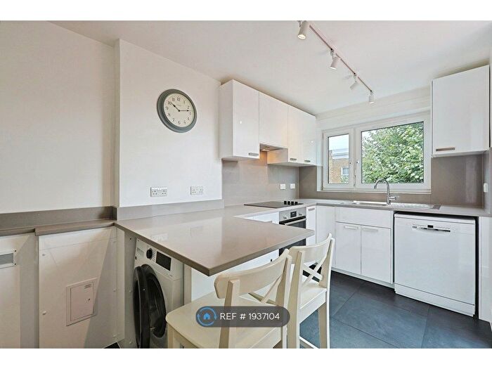 3 Bedroom Flat To Rent In Walham Green Court, London, SW6