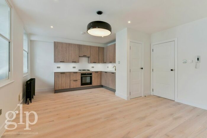 1 Bedroom Flat To Rent In Charlotte Street, London, Greater London, W1T