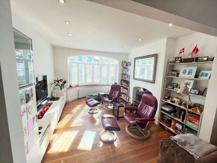 4 Bedroom Semi-Detached House To Rent In Woodleigh Avenue, London, N12