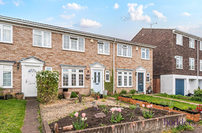 3 Bedroom Terraced House For Sale In Surrey, KT16