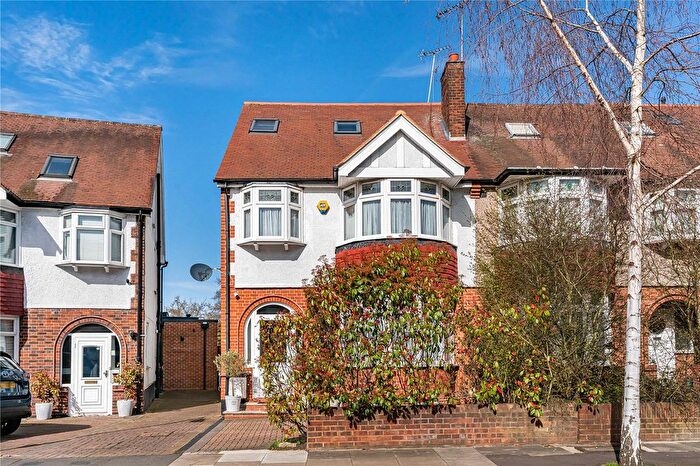 4 Bedroom Semi Detached House For Sale In Brunswick Road, London, W5
