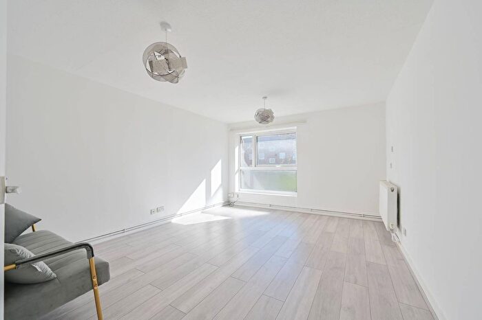 1 Bedroom Flat For Sale In Lambert Court, Bushey, WD23