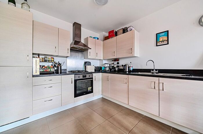 1 Bedroom Flat For Sale In Oregon Court, Toye Avenue, Whetstone, N20