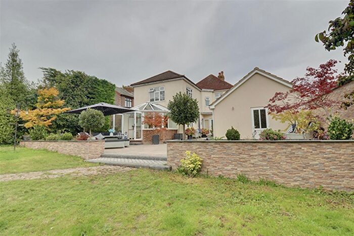 4 Bedroom Detached House For Sale In Drayton Lane, Portsmouth, PO6