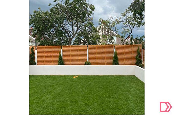 4 Bedroom Semi Detached House To Rent In Heathview Crescent, Dartford, Kent, DA1