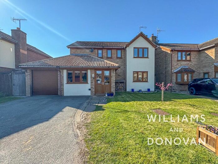 4 Bedroom Detached House For Sale In Butts Paddock, Canewdon, SS4
