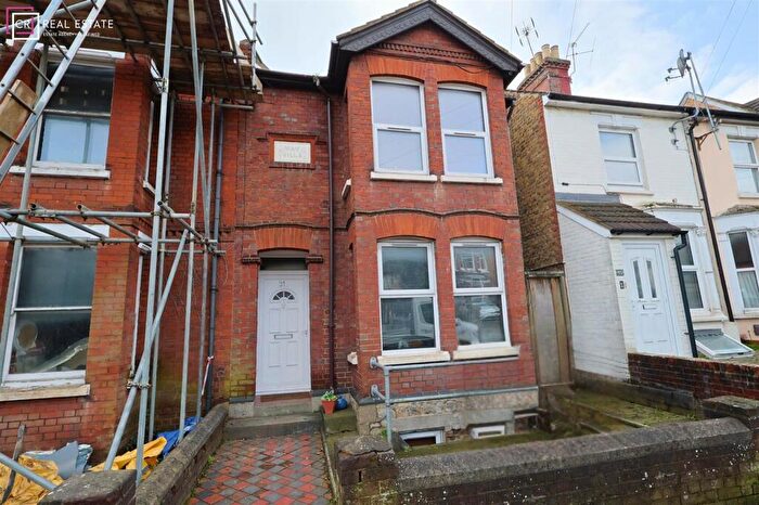 4 Bedroom End Of Terrace House For Sale In Tonbridge Road, Maidstone, ME16