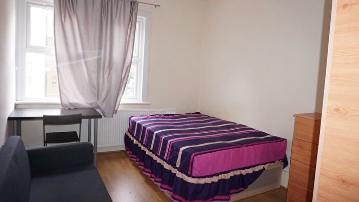 4 Bedroom Maisonette To Rent In Hamlets Way, London, E3
