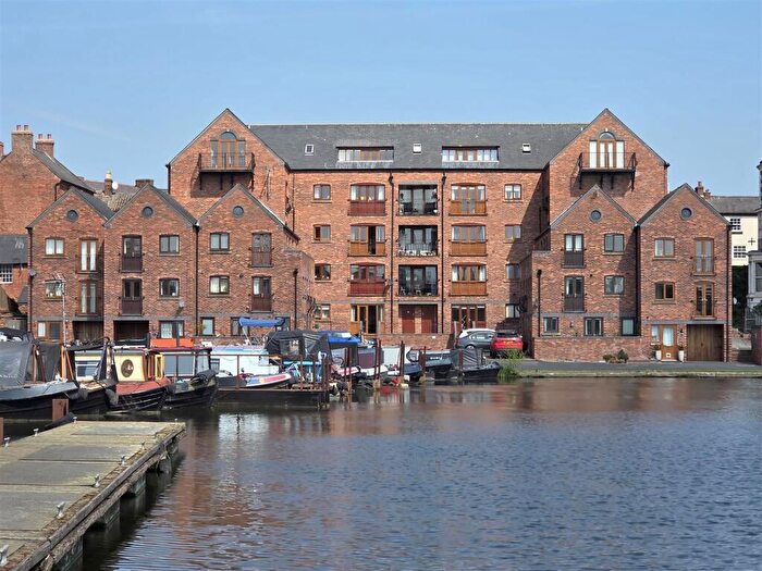2 Bedroom Flat For Sale In Waterfront Views, Stourport, DY13