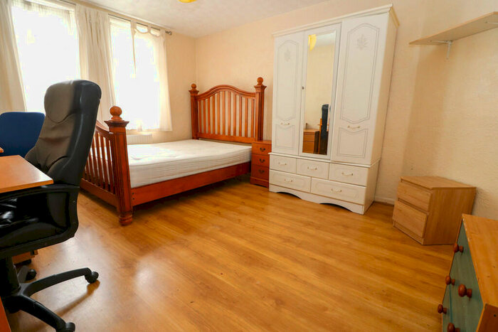 4 Bedroom Semi-Detached House To Rent In Harefield Road, Southampton, SO17