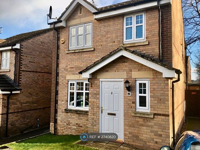 3 Bedroom Detached House To Rent In Rosedale Fold, Bradford, BD10