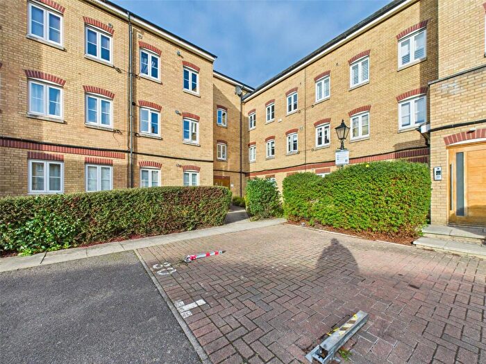 3 Bedroom Flat To Rent In Kidman Close, Gidea Park, Romford, RM2