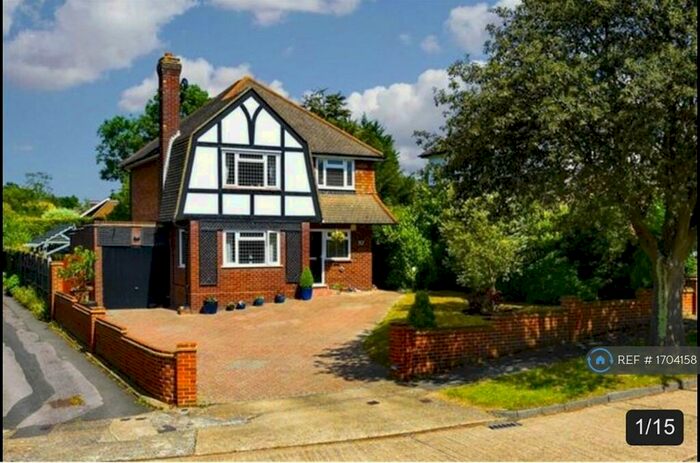 3 Bedroom Detached House To Rent In Larchwood Close, Banstead, SM7