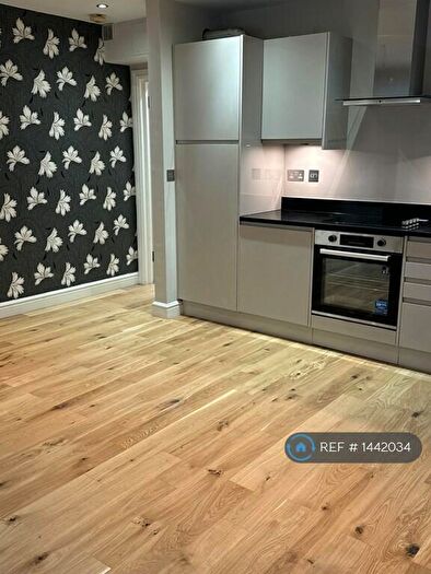 2 Bedroom Maisonette To Rent In Oval Road, East Croydon, CR0