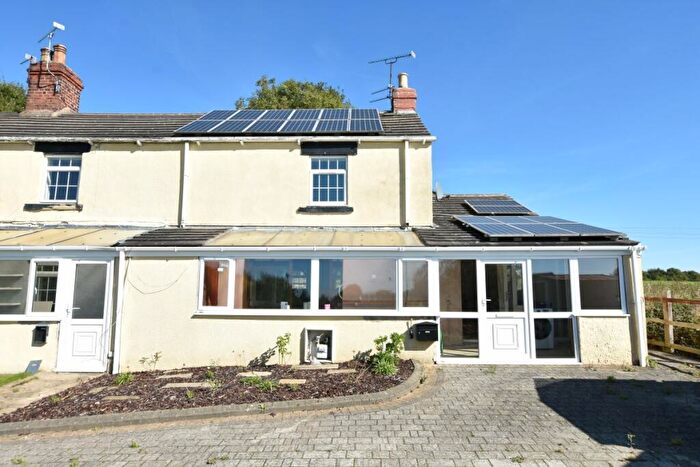 3 Bedroom Terraced House For Sale In Top Warren, Chapeltown, Sheffield, South Yorkshire, S35