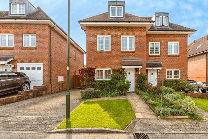 3 Bedroom Property For Sale In Maddox Drive, Crawley, RH10