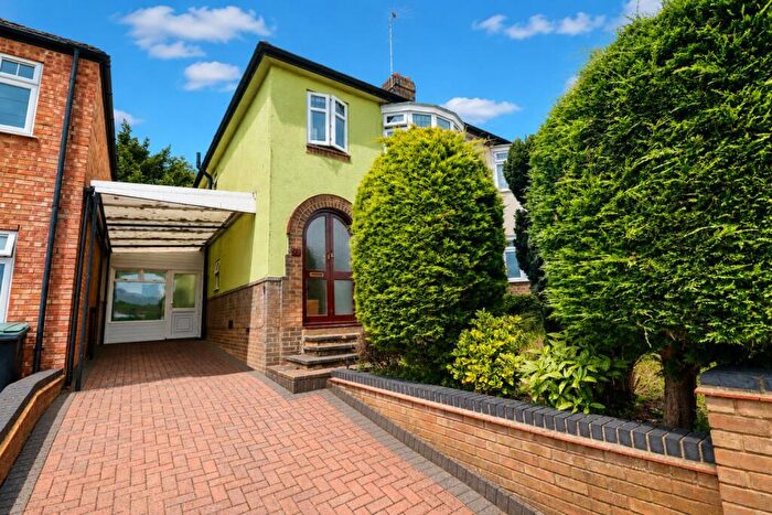 3 Bedroom Semi-Detached House For Sale In St. Marys Avenue, Rushden, NN10