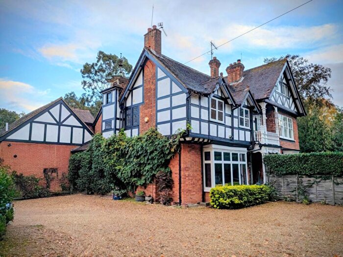4 Bedroom Semi-Detached House For Sale In Addlestone, Surrey, KT15