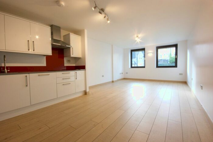 2 Bedroom Flat To Rent In Abbey Road, Torquay, TQ2