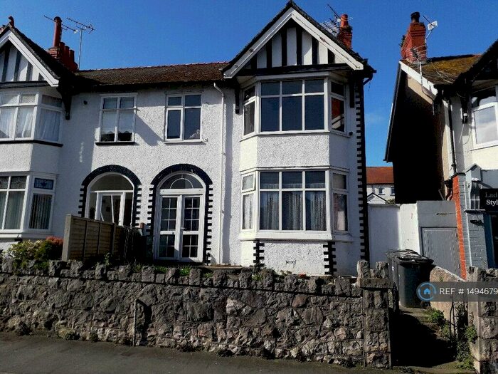 2 Bedroom Flat To Rent In Colwyn Avenue, Rhos On Sea, Colwyn Bay, LL28