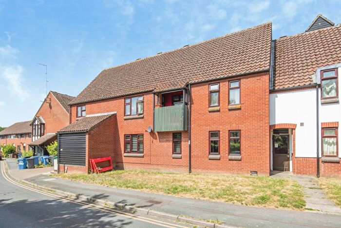 2 Bedroom Flat For Sale In Blackfriars, Sudbury, CO10