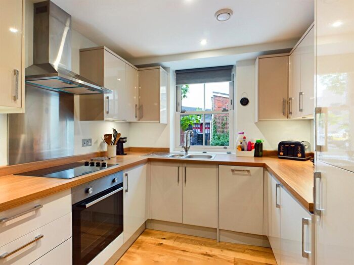 2 Bedroom Apartment To Rent In Chertsey, Surrey, KT16