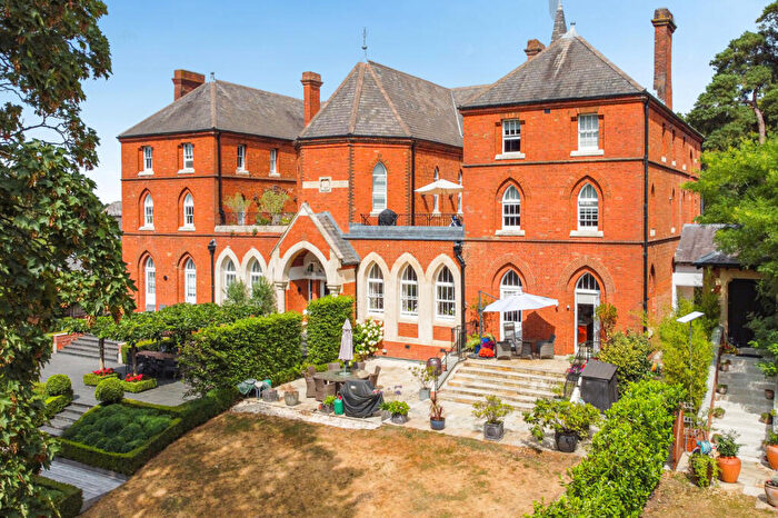 2 Bedroom Apartment For Sale In The Ridgeway, London, NW7