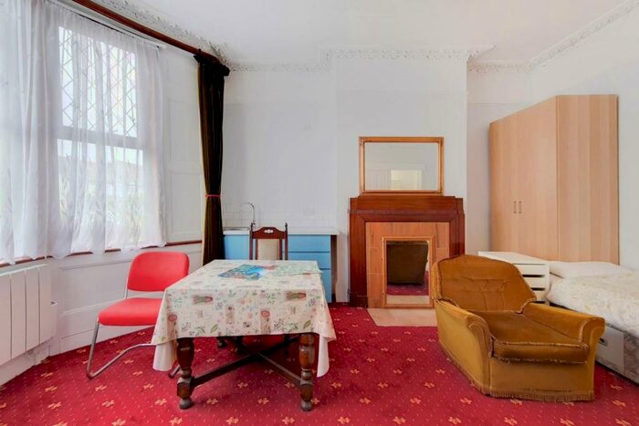 6 Bedroom Semi-Detached House To Rent In Grant Road, Croydon, CR0