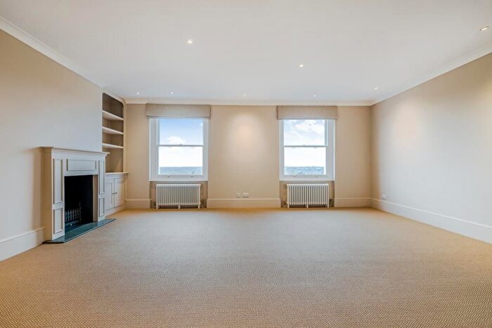 2 Bedroom Flat To Rent In Richmond Hill, Surrey, TW10