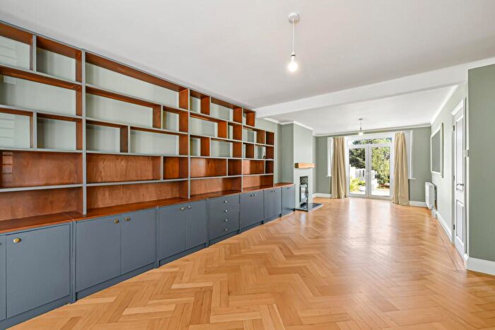 4 Bedroom Semi-Detached House To Rent In Vincent Gardens, Dollis Hill, NW2