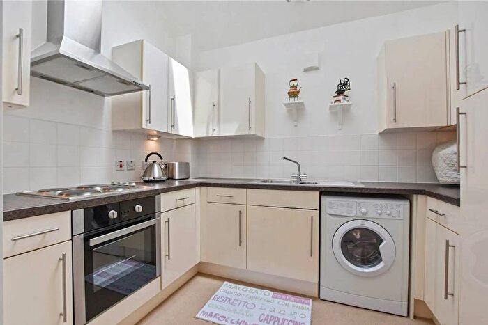 2 Bedroom Flat For Sale In Brownell Place, London, W7