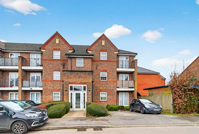 2 Bedroom Flat To Rent In Beckett Road, Coulsdon, CR5