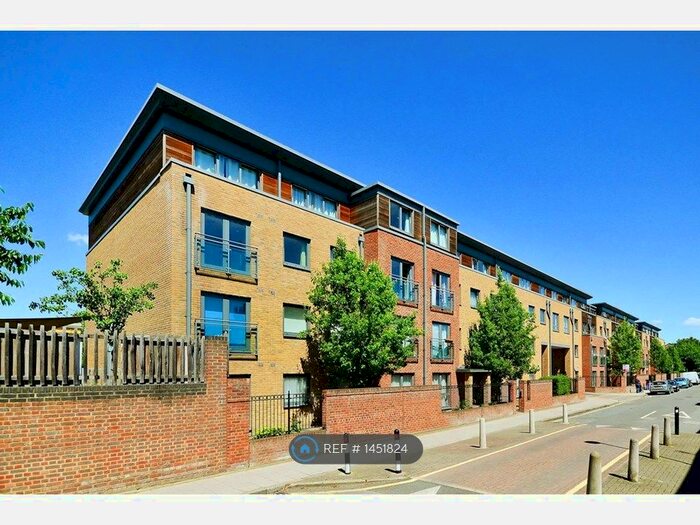 3 Bedroom Flat To Rent In Effra Parade, London, SW2