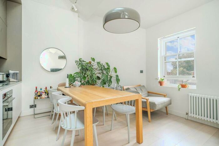 2 Bedroom Maisonette To Rent In Packington Street, Angel, London, N1
