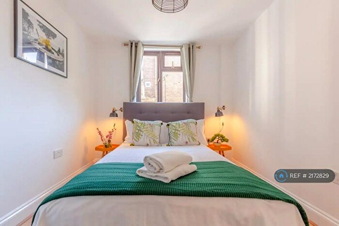 2 Bedroom End Of Terrace House To Rent In Ambergate Street, London, SE17