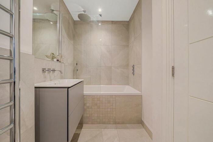 2 Bedroom Terraced House For Sale In Castleview Road, Weybridge, KT13