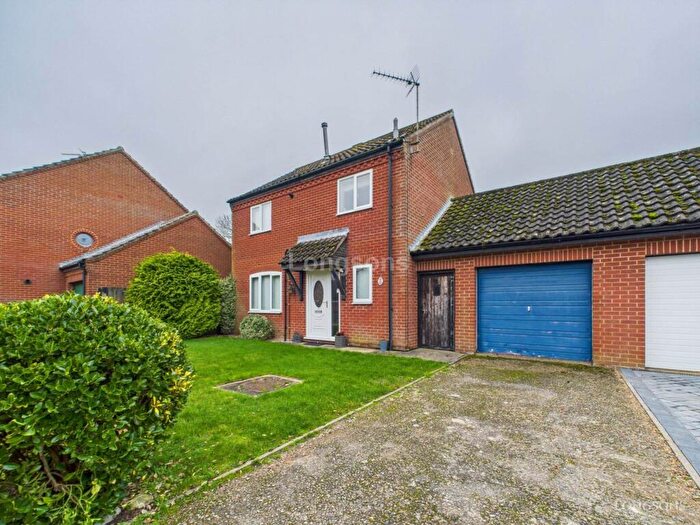 3 Bedroom Link Detached House For Sale In Brancaster Way, Swaffham, PE37