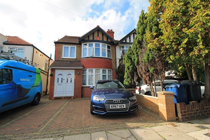 4 Bedroom Semi-Detached House To Rent In Calder Avenue, Perivale, UB6