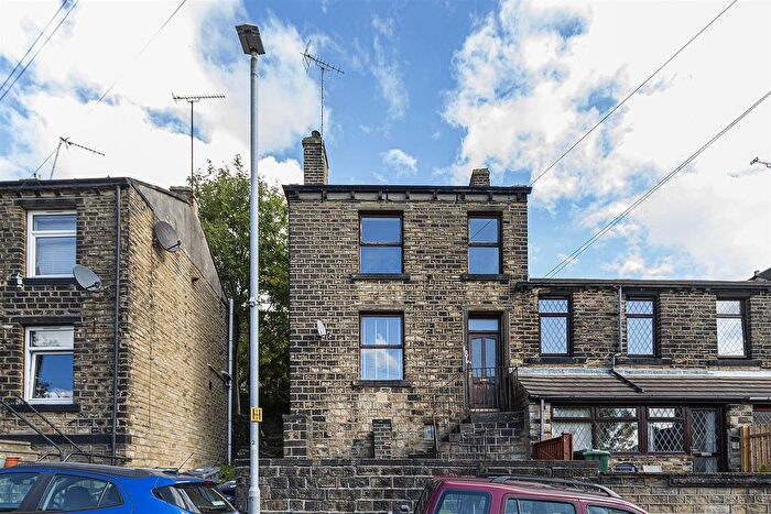 3 Bedroom End Terrace House For Sale In Longwood Gate, Longwood, Huddersfield, HD3