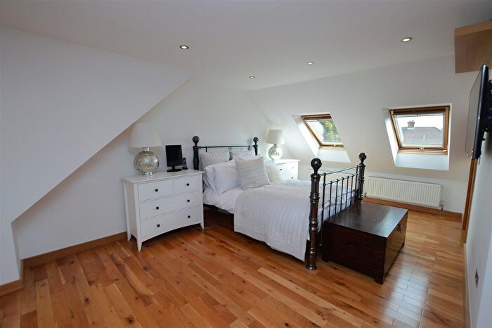 3 Bedroom Bungalow For Sale In The Ridge, Whitton, Twickenham, TW2