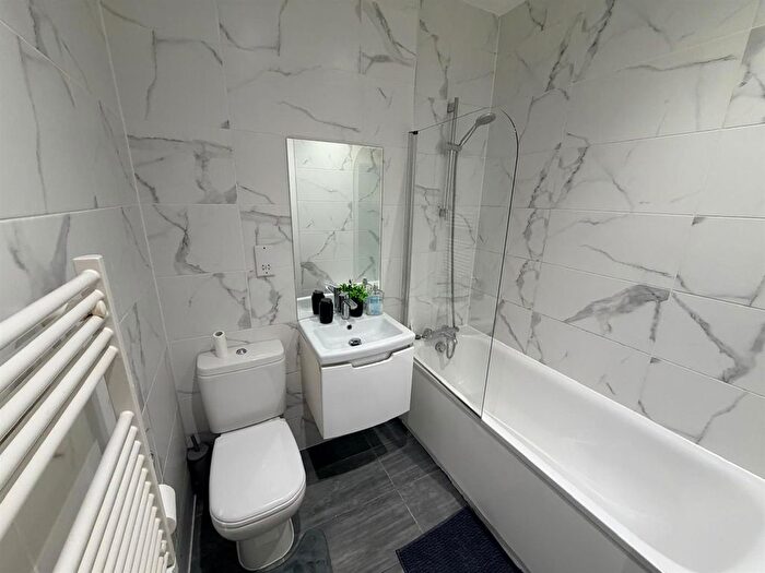 1 Bedroom Flat To Rent In Nobel Drive, Hayes And Harlington, UB3