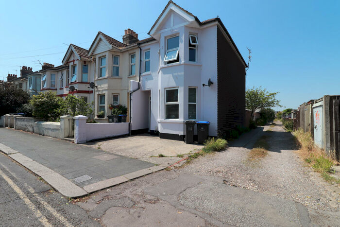 1 Bedroom Apartment To Rent In Ham Road, Worthing, BN11