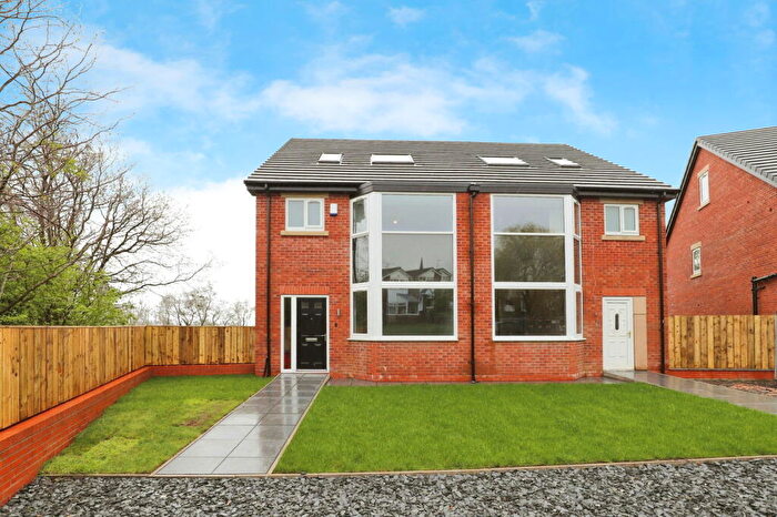 4 Bedroom Semi-Detached House To Rent In Glenavon Drive, Rochdale, OL12