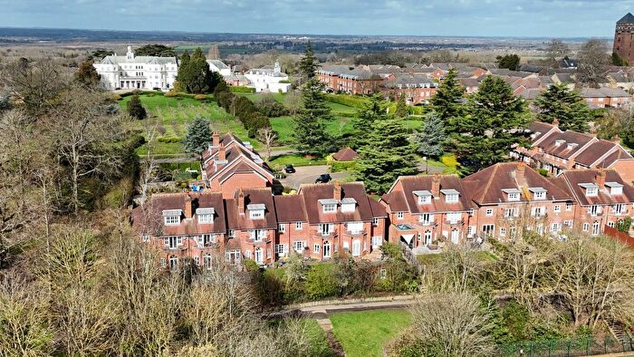 4 Bedroom Semi-detached House For Sale In The Lawns, Porters Park, WD7