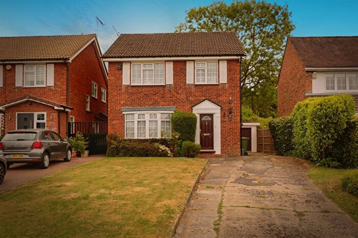 4 Bedroom Detached House For Sale In Coldharbour Lane, Bushey, WD23