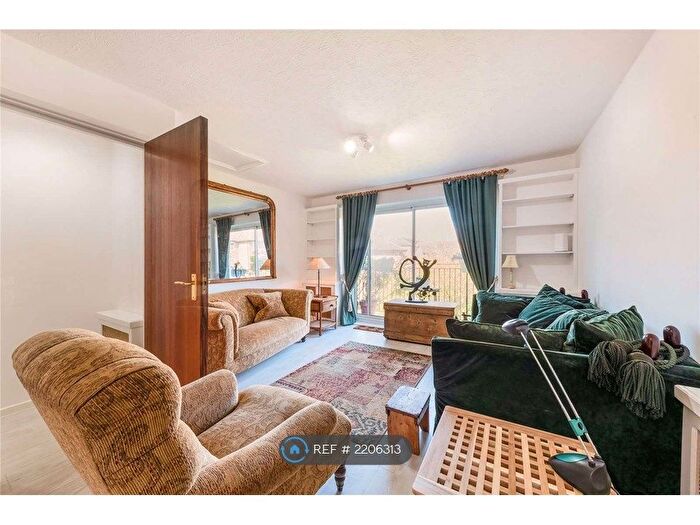 2 Bedroom Flat To Rent In Battersea Church Road, London, SW11