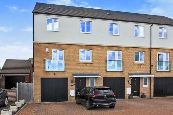 5 Bedroom Town House To Rent In Kite Way, Hampton Vale, Peterborough, PE7