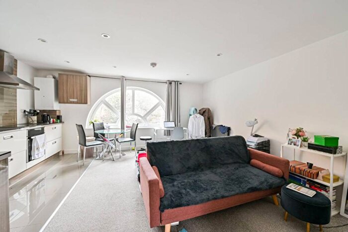 1 Bedroom Flat To Rent In Middleton Drive, Rotherhithe, London, SE16